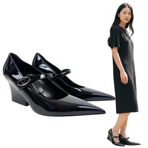 New Valentino Garavani Patent Leather Mary Jane V Lockette Pumps Size 37